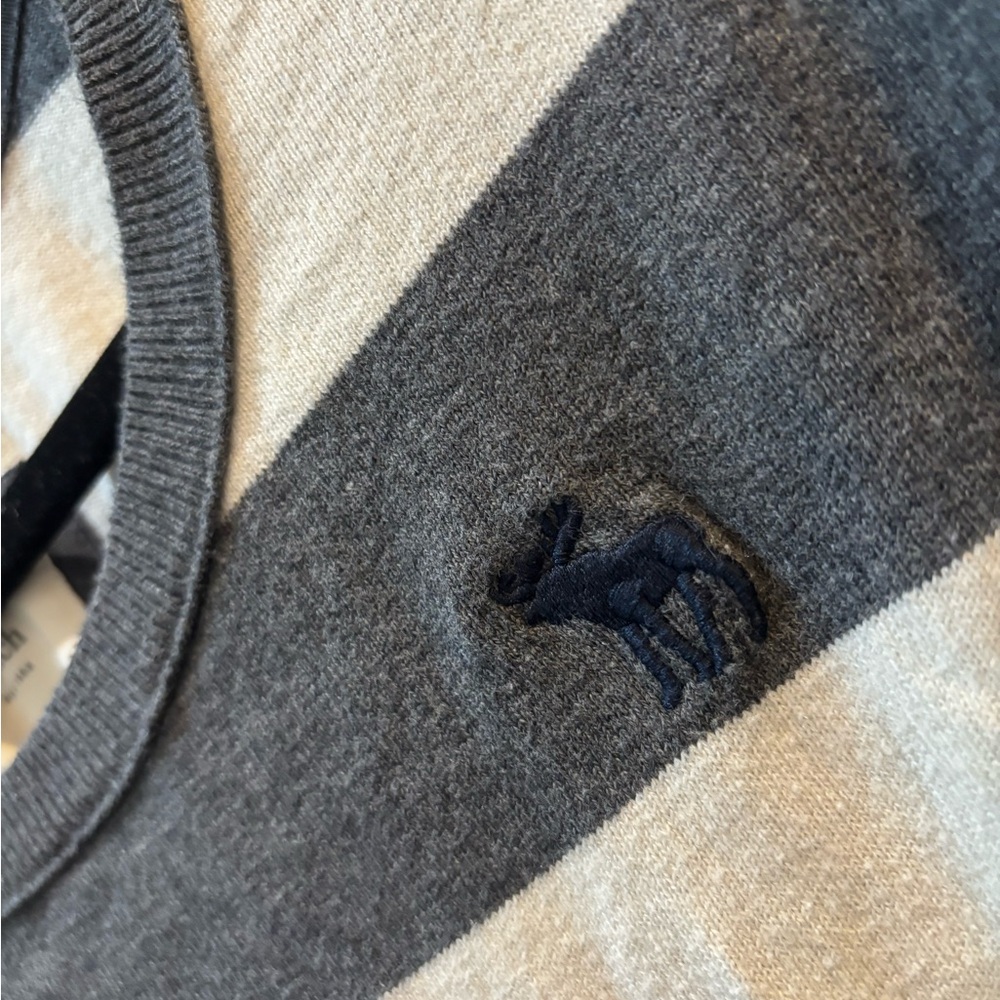 Abercrombie & Fitch Gray & Cream Striped Sweater Women’s Medium - Picture 2 of 10